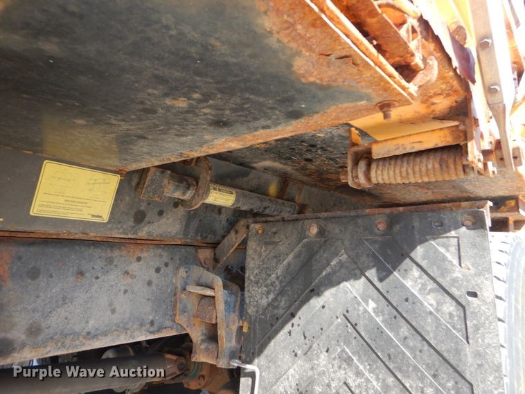 image for item IY9670 2000 International 4900  dump truck