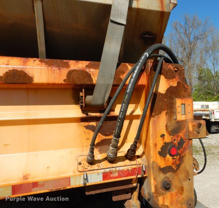 image for item IY9670 2000 International 4900  dump truck