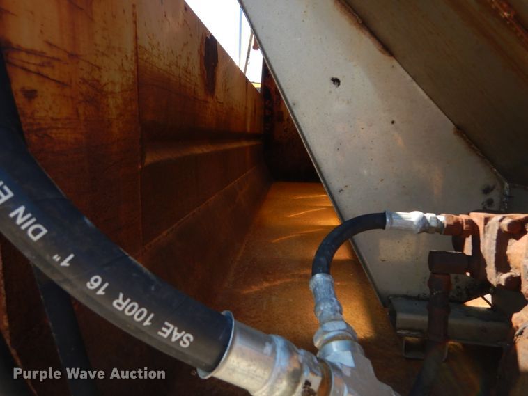 image for item IY9670 2000 International 4900  dump truck