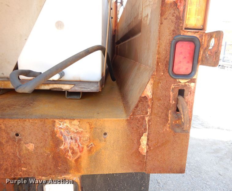 image for item IY9670 2000 International 4900  dump truck