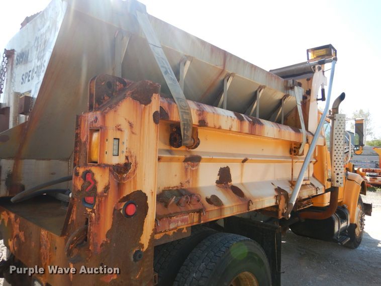 image for item IY9670 2000 International 4900  dump truck