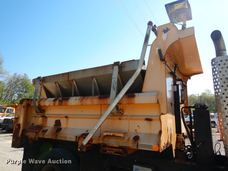 image for item IY9670 2000 International 4900  dump truck