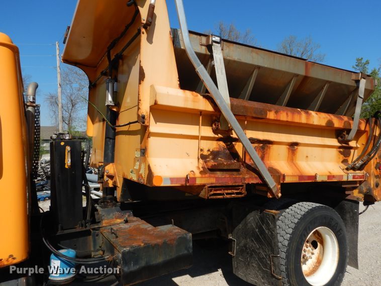 image for item IY9670 2000 International 4900  dump truck