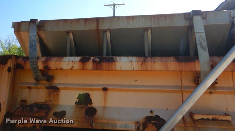 image for item IY9670 2000 International 4900  dump truck