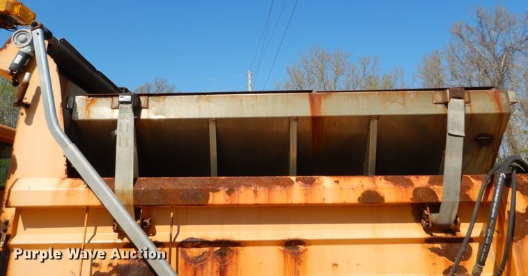 image for item IY9670 2000 International 4900  dump truck