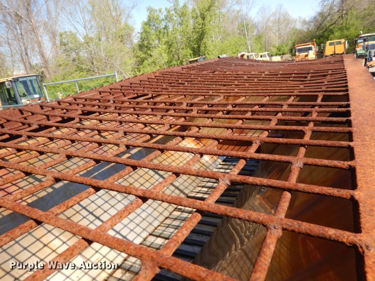 image for item IY9670 2000 International 4900  dump truck