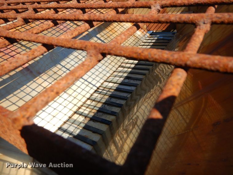 image for item IY9670 2000 International 4900  dump truck