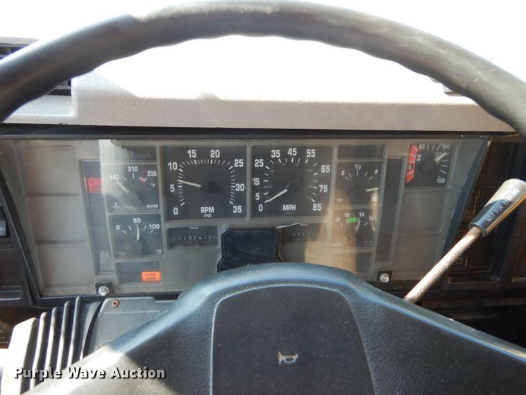 image for item IY9670 2000 International 4900  dump truck