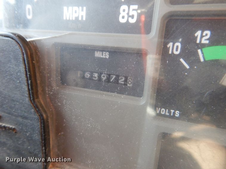 image for item IY9670 2000 International 4900  dump truck