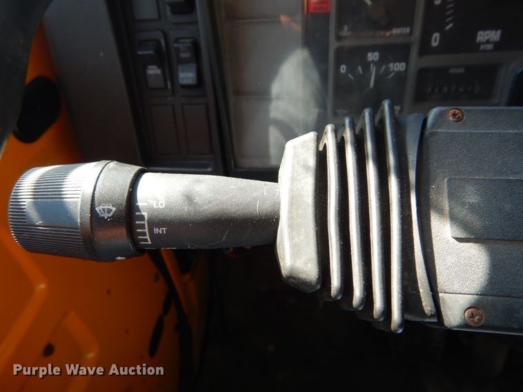 image for item IY9670 2000 International 4900  dump truck