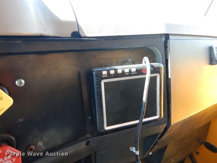 image for item IY9670 2000 International 4900  dump truck