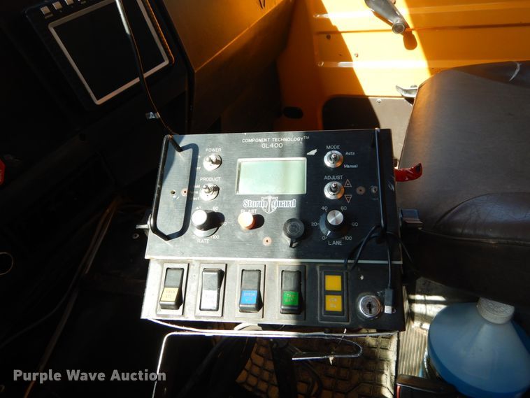 image for item IY9670 2000 International 4900  dump truck