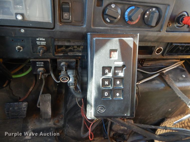 image for item IY9670 2000 International 4900  dump truck