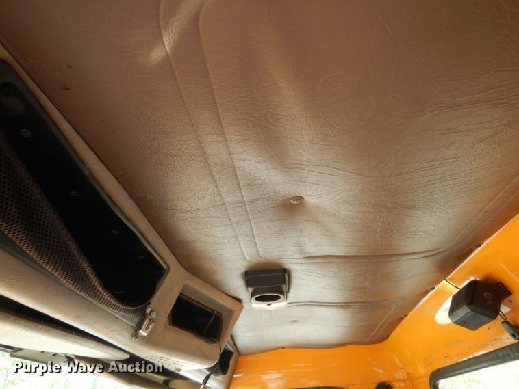 image for item IY9670 2000 International 4900  dump truck