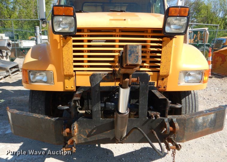 image for item IY9670 2000 International 4900  dump truck