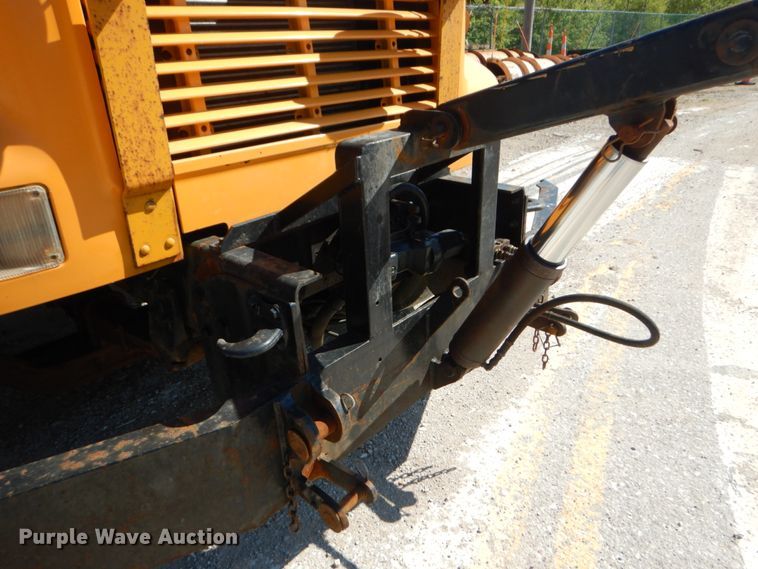 image for item IY9670 2000 International 4900  dump truck