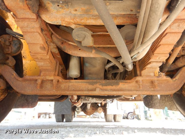 image for item IY9670 2000 International 4900  dump truck