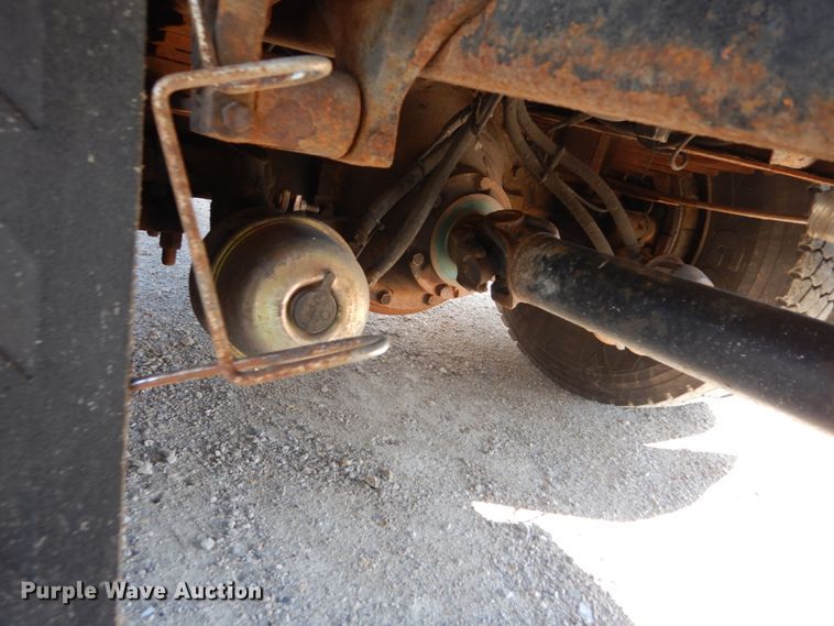 image for item IY9670 2000 International 4900  dump truck