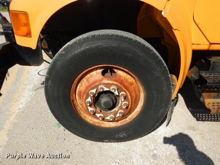 image for item IY9670 2000 International 4900  dump truck