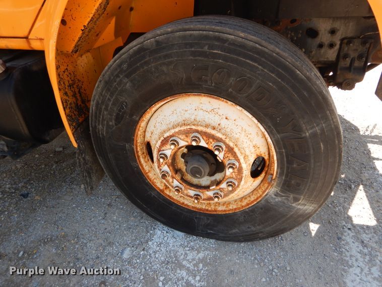 image for item IY9670 2000 International 4900  dump truck