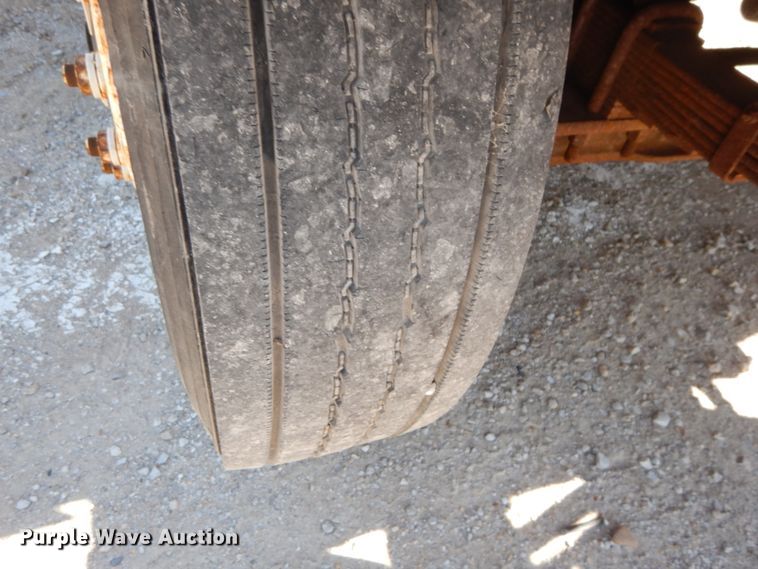 image for item IY9670 2000 International 4900  dump truck