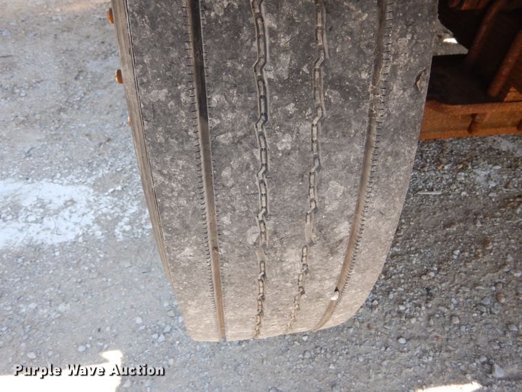 image for item IY9670 2000 International 4900  dump truck