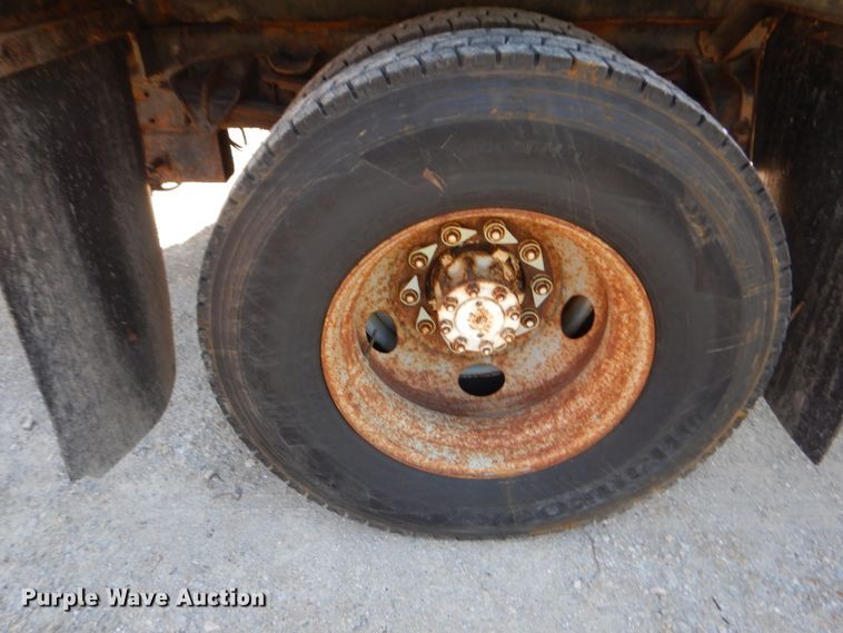 image for item IY9670 2000 International 4900  dump truck