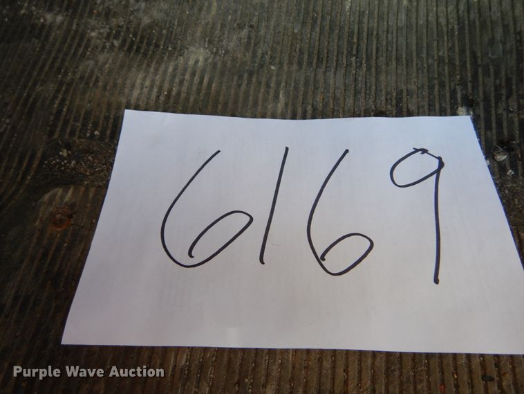 image for item IY9670 2000 International 4900  dump truck