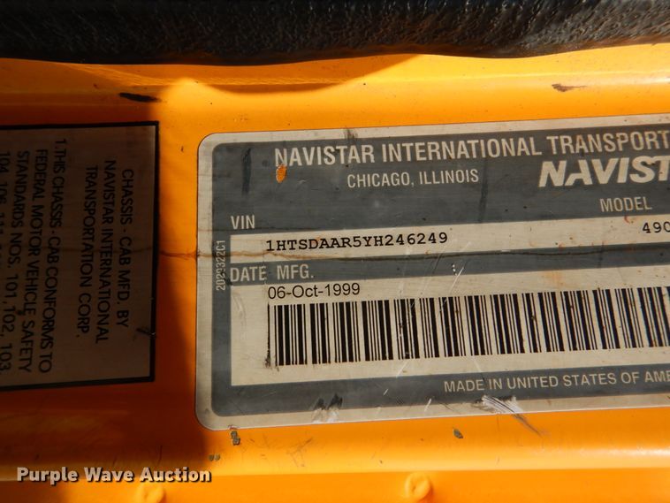 image for item IY9670 2000 International 4900  dump truck