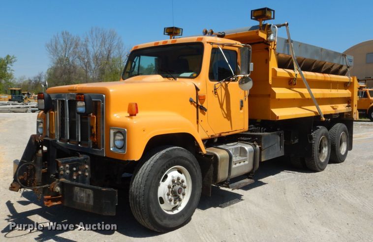 image for item IY9675 2002 International 2554  dump truck