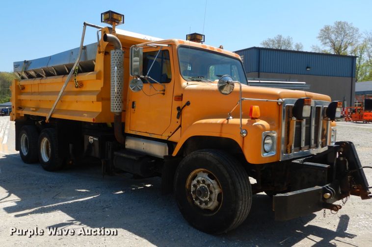 image for item IY9675 2002 International 2554  dump truck