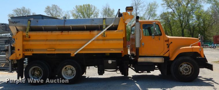 image for item IY9675 2002 International 2554  dump truck