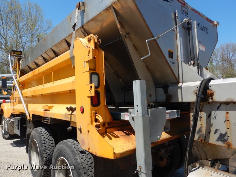 image for item IY9675 2002 International 2554  dump truck