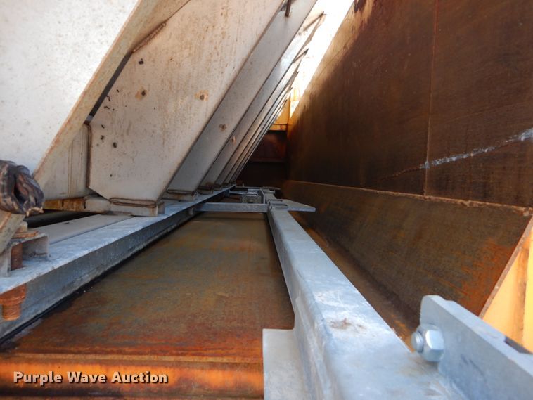 image for item IY9675 2002 International 2554  dump truck