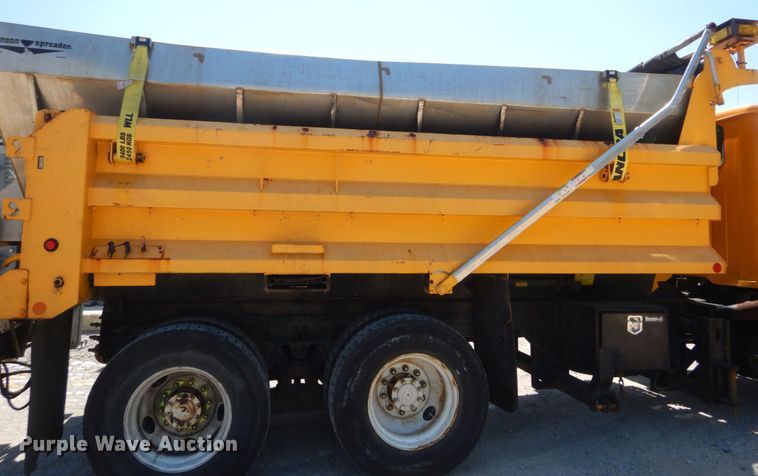 image for item IY9675 2002 International 2554  dump truck
