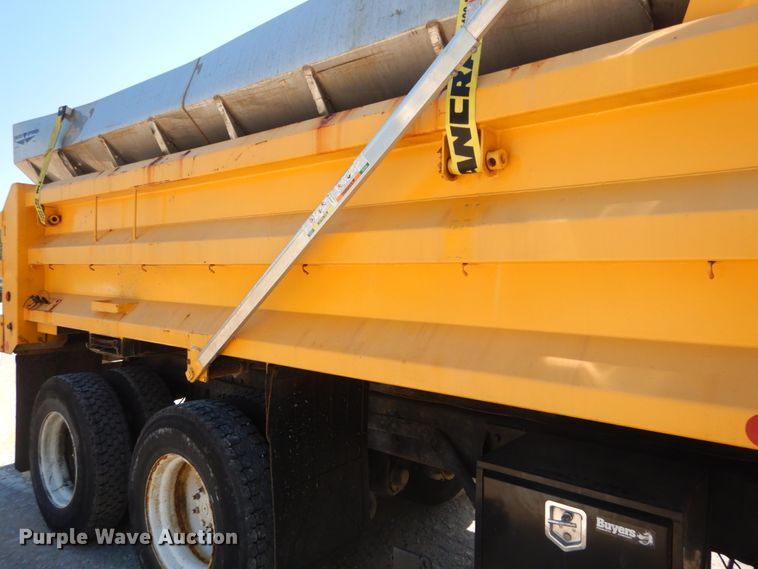 image for item IY9675 2002 International 2554  dump truck