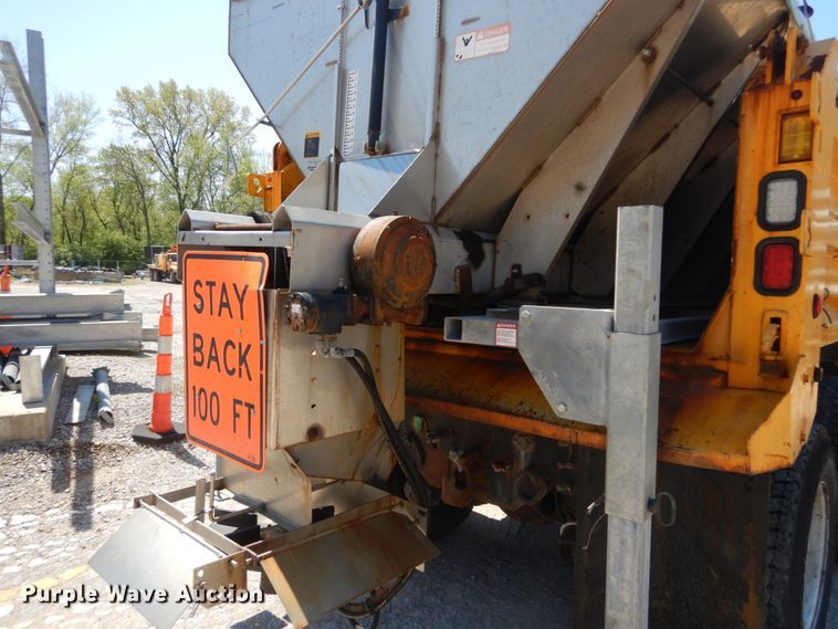 image for item IY9675 2002 International 2554  dump truck