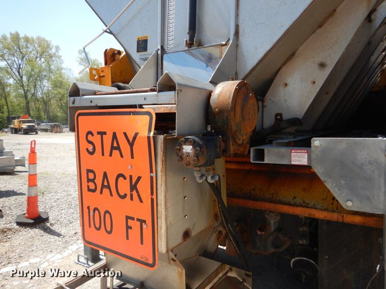 image for item IY9675 2002 International 2554  dump truck