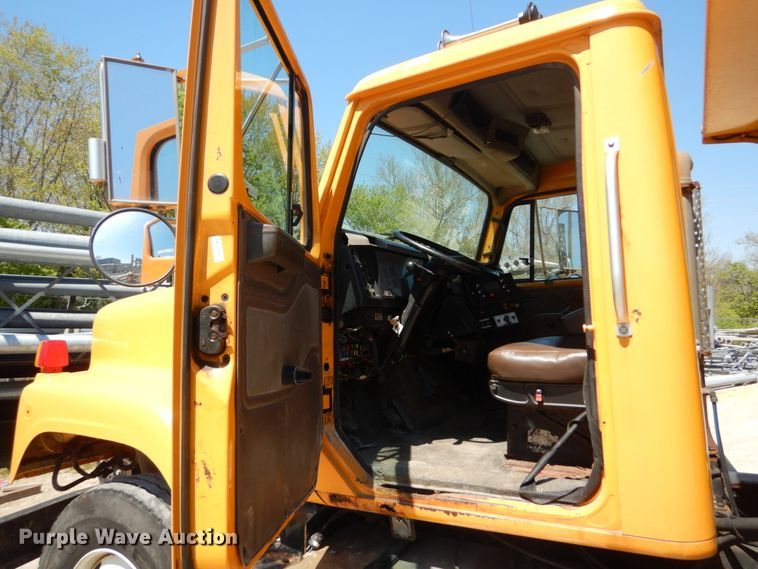 image for item IY9675 2002 International 2554  dump truck