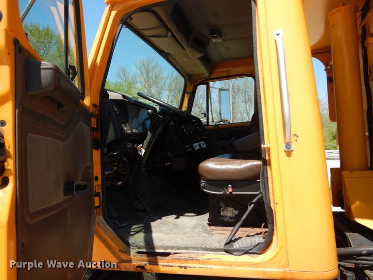 image for item IY9675 2002 International 2554  dump truck