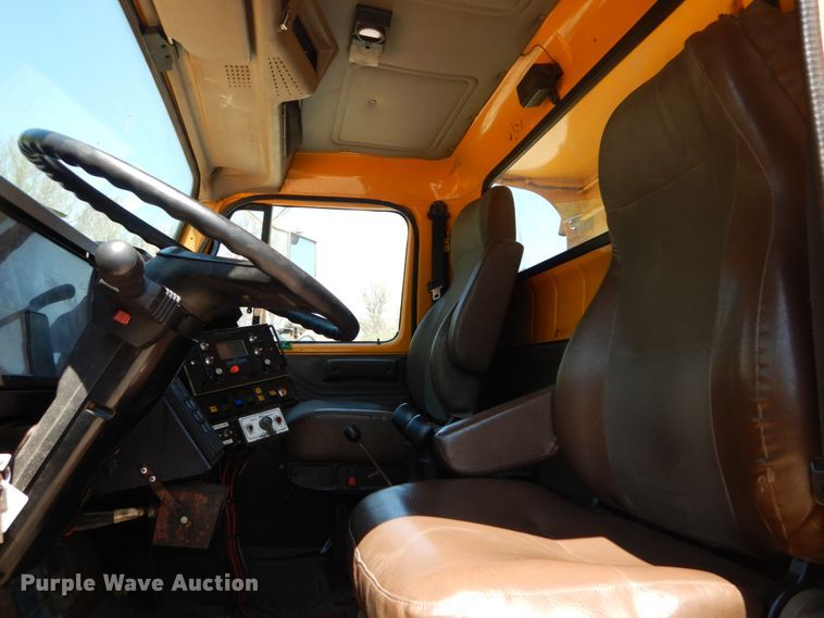 image for item IY9675 2002 International 2554  dump truck