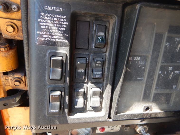 image for item IY9675 2002 International 2554  dump truck