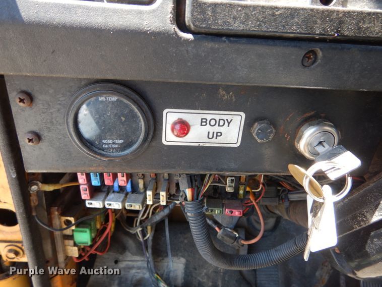 image for item IY9675 2002 International 2554  dump truck