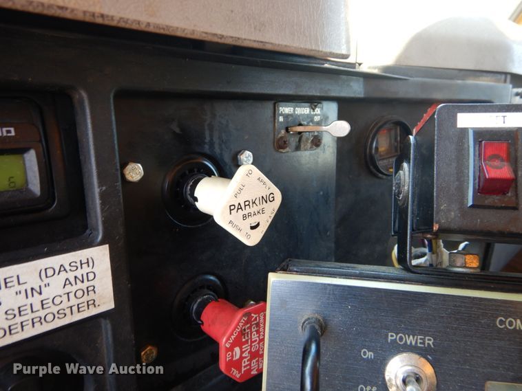 image for item IY9675 2002 International 2554  dump truck