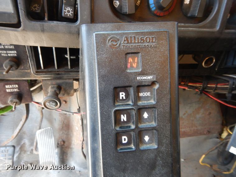 image for item IY9675 2002 International 2554  dump truck