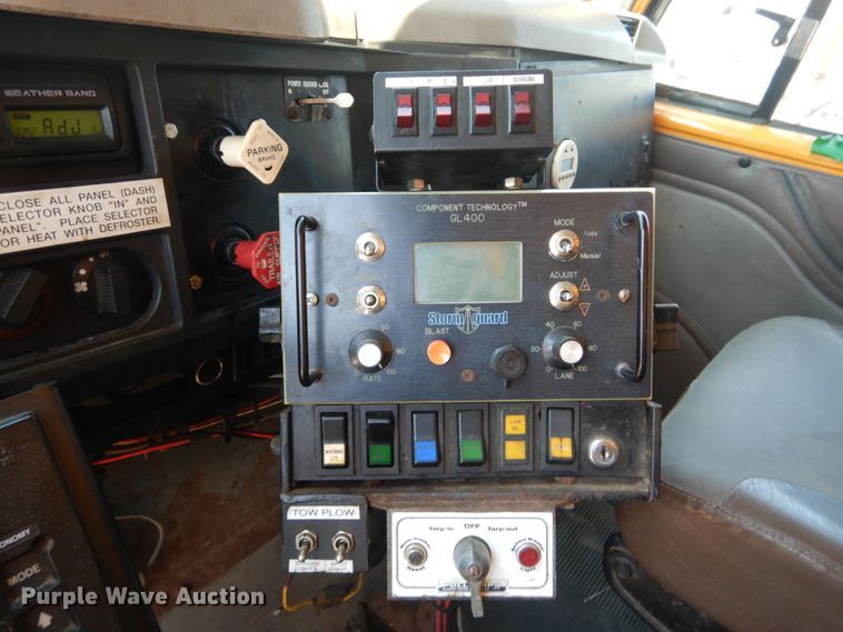 image for item IY9675 2002 International 2554  dump truck