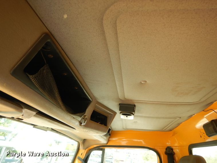 image for item IY9675 2002 International 2554  dump truck