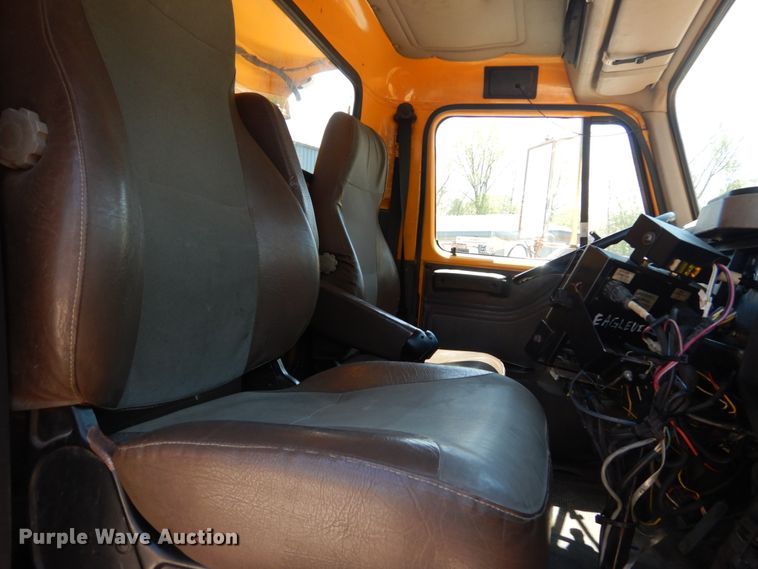 image for item IY9675 2002 International 2554  dump truck