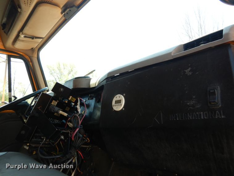 image for item IY9675 2002 International 2554  dump truck