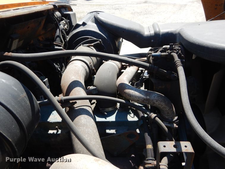 image for item IY9675 2002 International 2554  dump truck